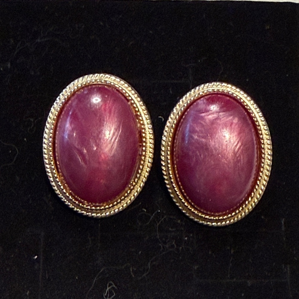 Elegant Gold and Pink Oval Earrings